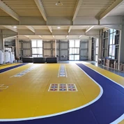 Előre gyártott beltéri sport-specifikus felületi réteg